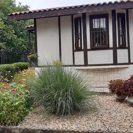 Motivi Cottage Aziz Konstantin ve Elena Dış mekan fotoğraf