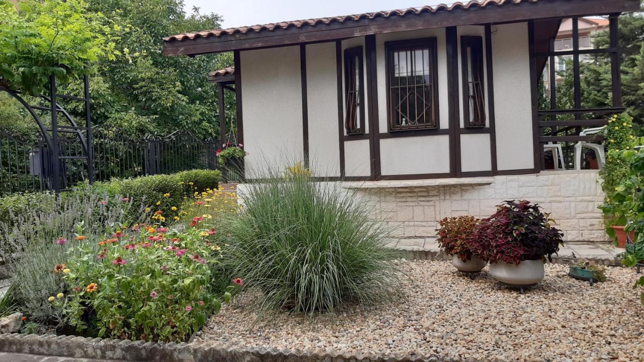 Motivi Cottage Aziz Konstantin ve Elena Dış mekan fotoğraf